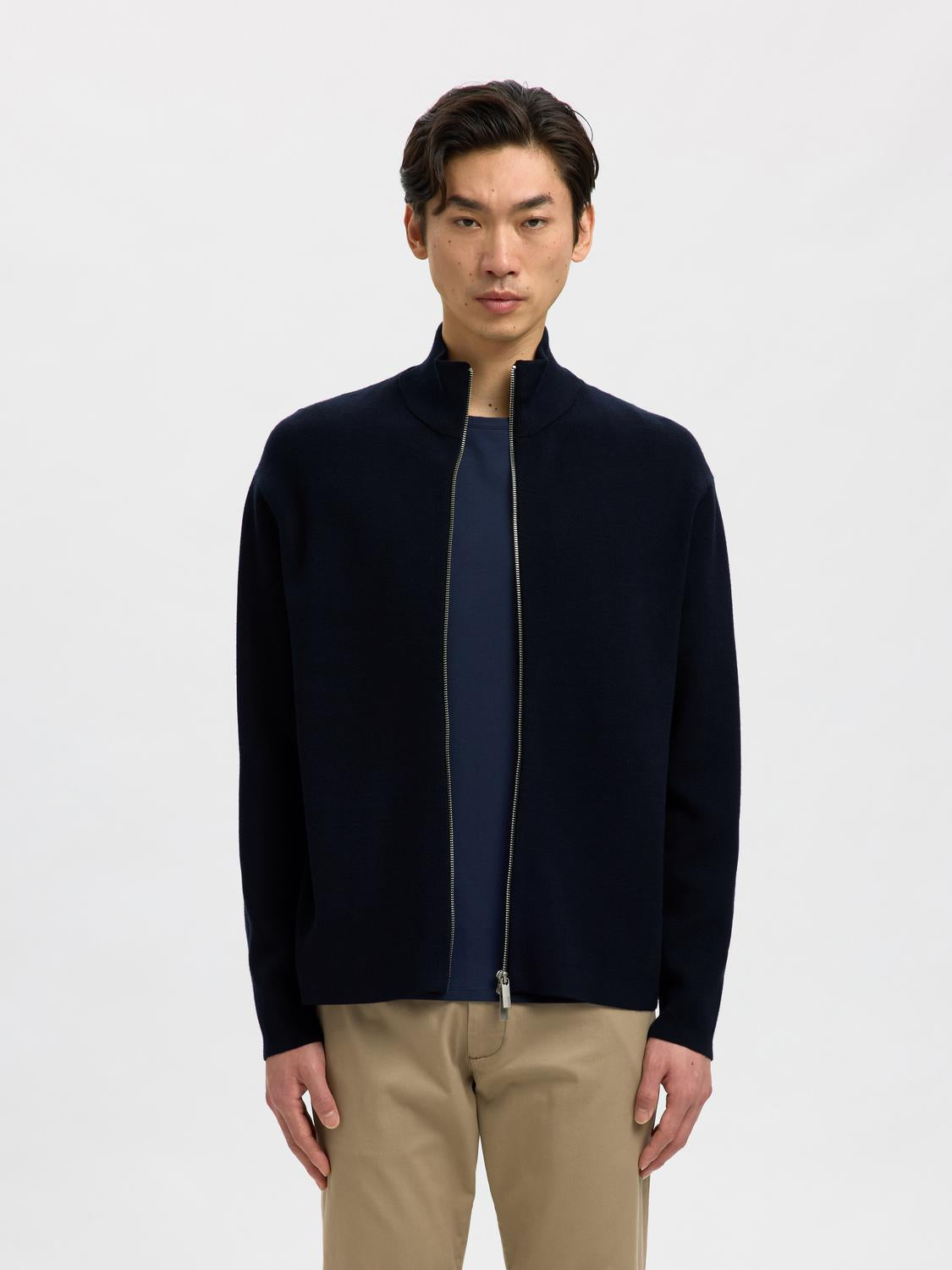 model_shot-front